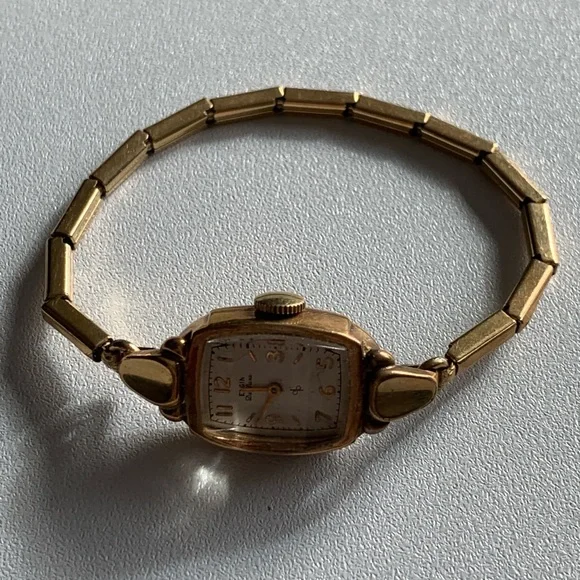 10K gold filled Elgin watch. Size 6.5 stretch bracelet. Vintage. 1950’s.